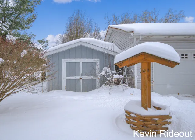 $300,000 | 8348 Joelle Drive, Cadillac, MI 49601