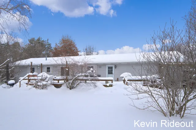 $300,000 | 8348 Joelle Drive, Cadillac, MI 49601