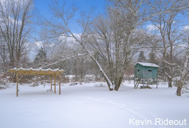 $300,000 | 8348 Joelle Drive, Cadillac, MI 49601