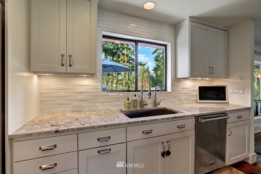 18663 Beverly Road Southwest Normandy Park, WA 98166 - Photo 11 of 25 Gallery Image 11