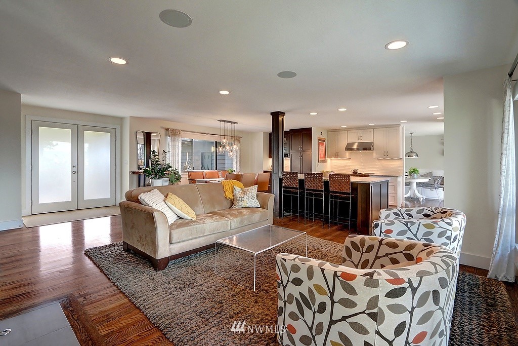 18663 Beverly Road Southwest Normandy Park, WA 98166 - Photo 4 of 25 Gallery Image 4