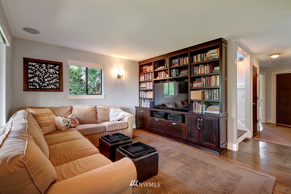 18663 Beverly Road Southwest Normandy Park, WA 98166 - Photo 5 of 25 Gallery Image 5