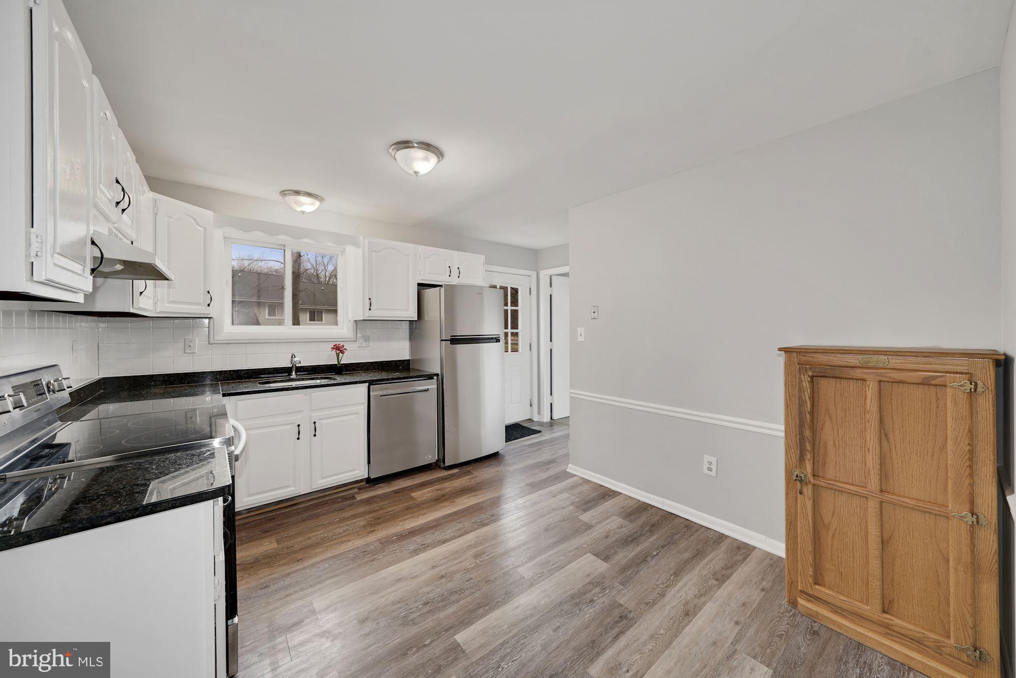 9507 Stewartown Road Gaithersburg, MD 20879 - Photo 9 of 35 Gallery Image 9