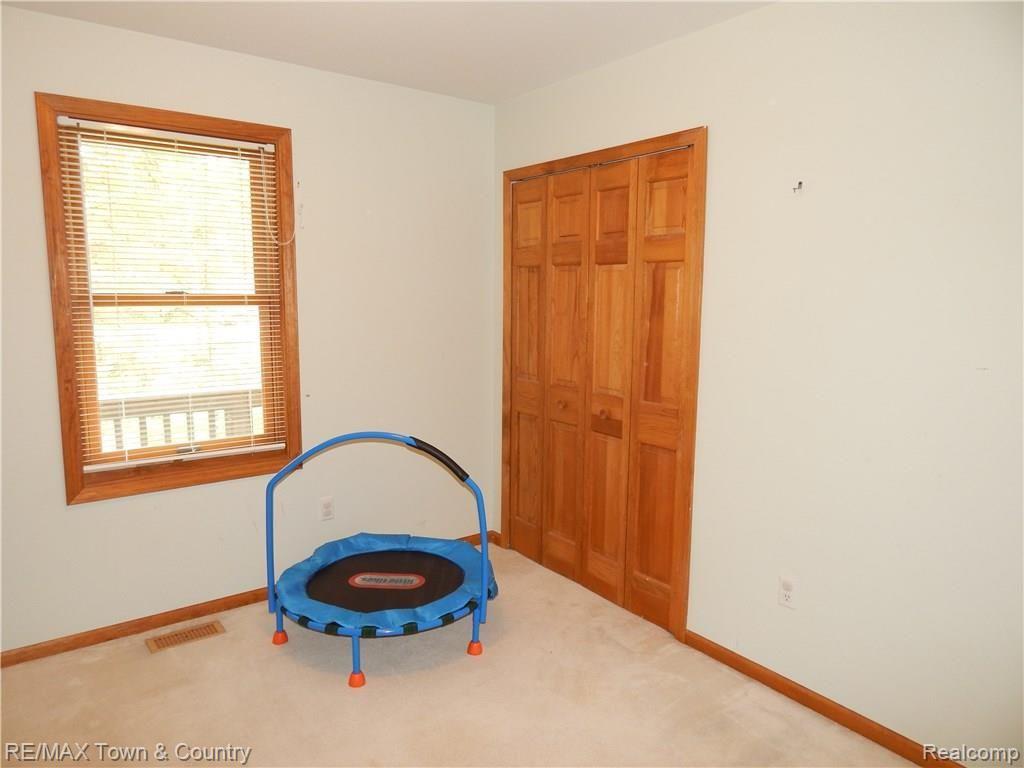5257 East Carpenter Road Flint, MI 48506 - Photo 25 of 35