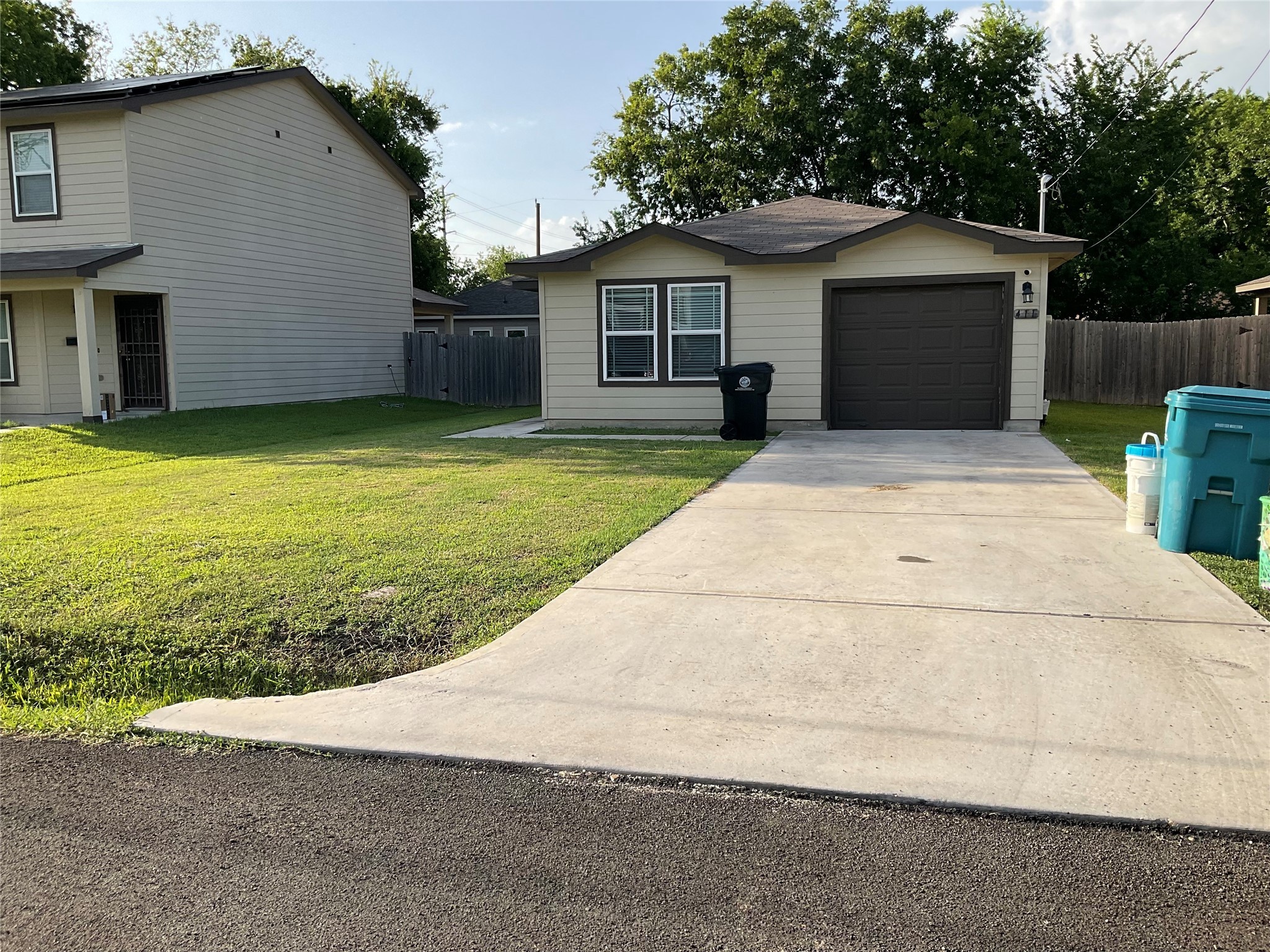 411 Armstrong Street Houston, TX 77029 - Photo 2 of 7 a front view of a house with a garden