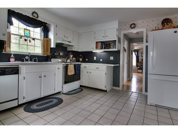 932 Dunbarton Road Manchester, NH 03102 - Photo 7 of 25