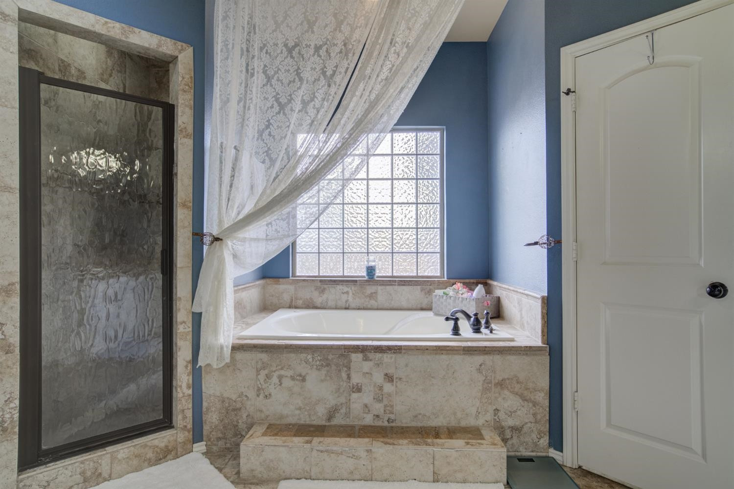 5904 110th Street Lubbock, TX 79424 - Photo 27 of 50 a bathroom with bathtub and shower