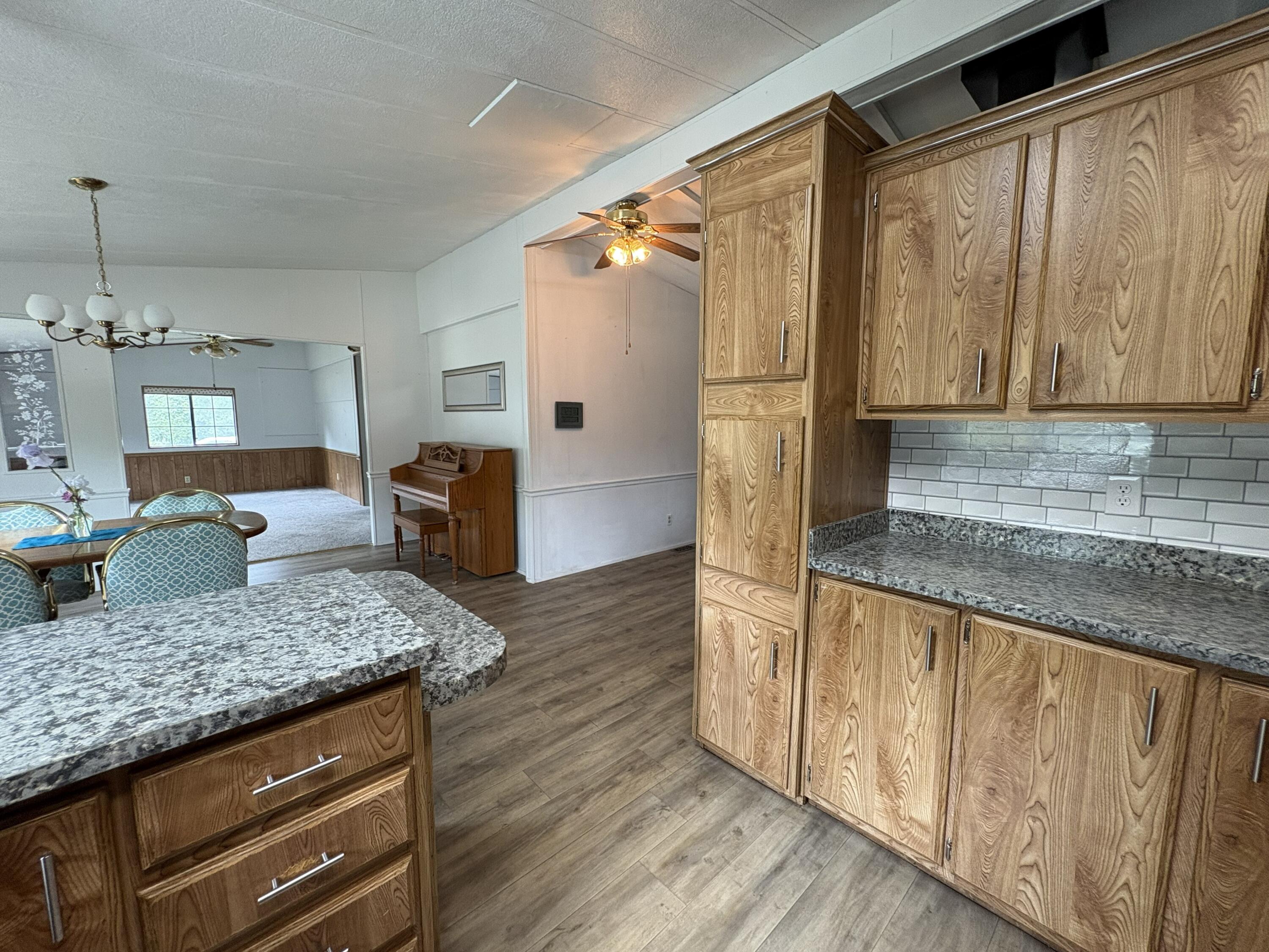 18659 Thomas Road Anderson, CA 96007 - Photo 11 of 45 IMG_1369