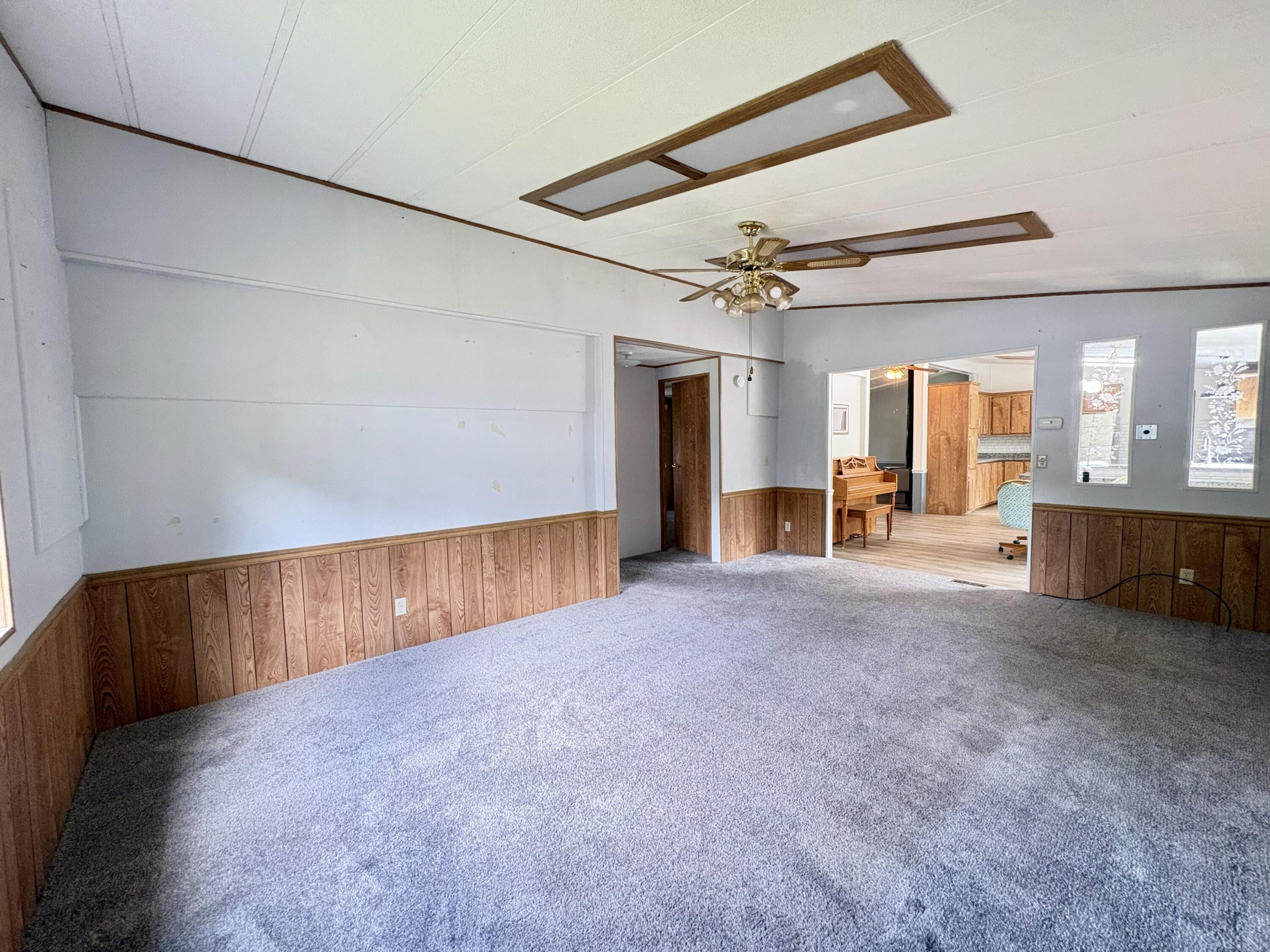 18659 Thomas Road Anderson, CA 96007 - Photo 17 of 45 Additional Living Room