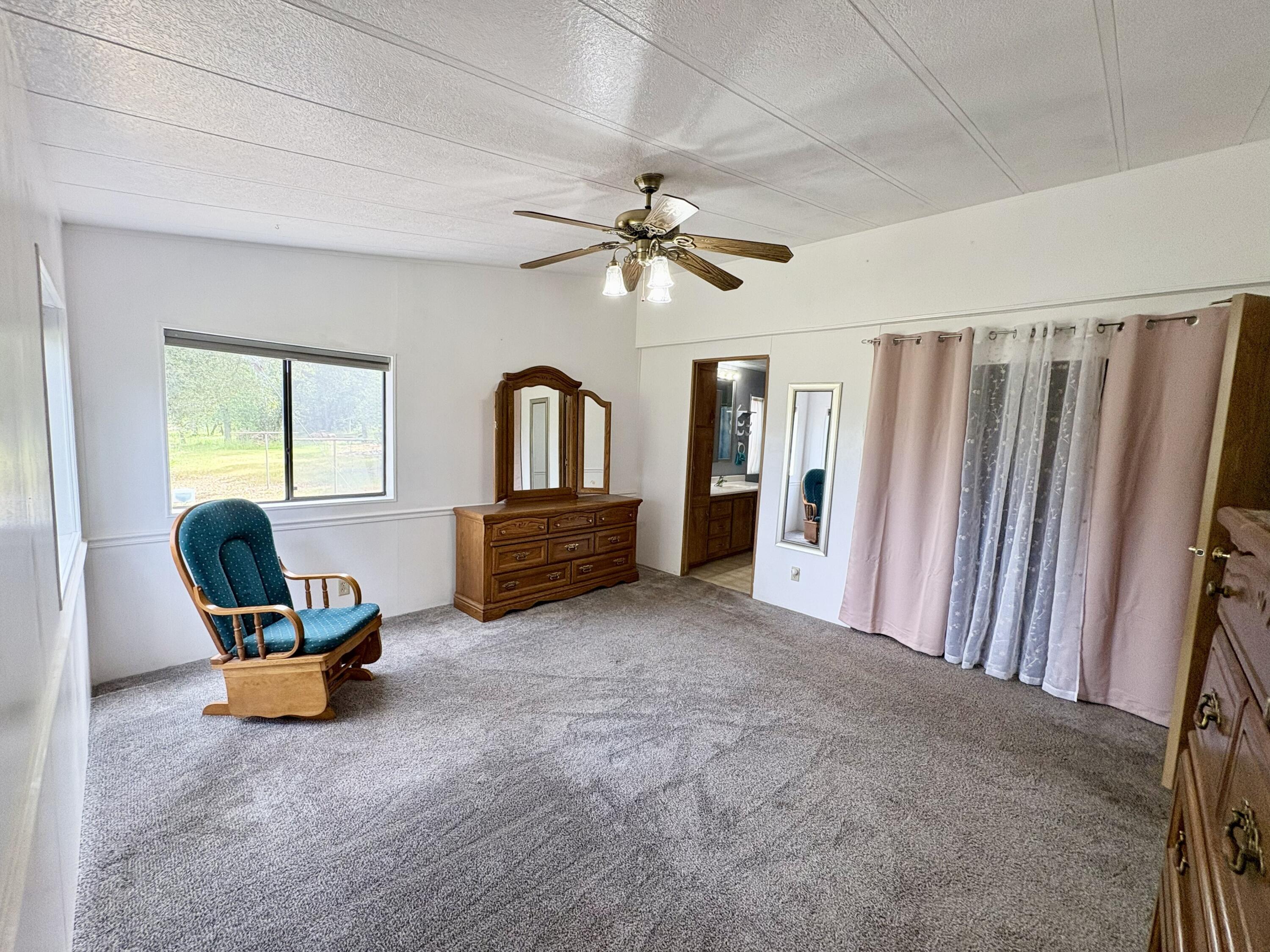 18659 Thomas Road Anderson, CA 96007 - Photo 18 of 45 Primary Bedroom