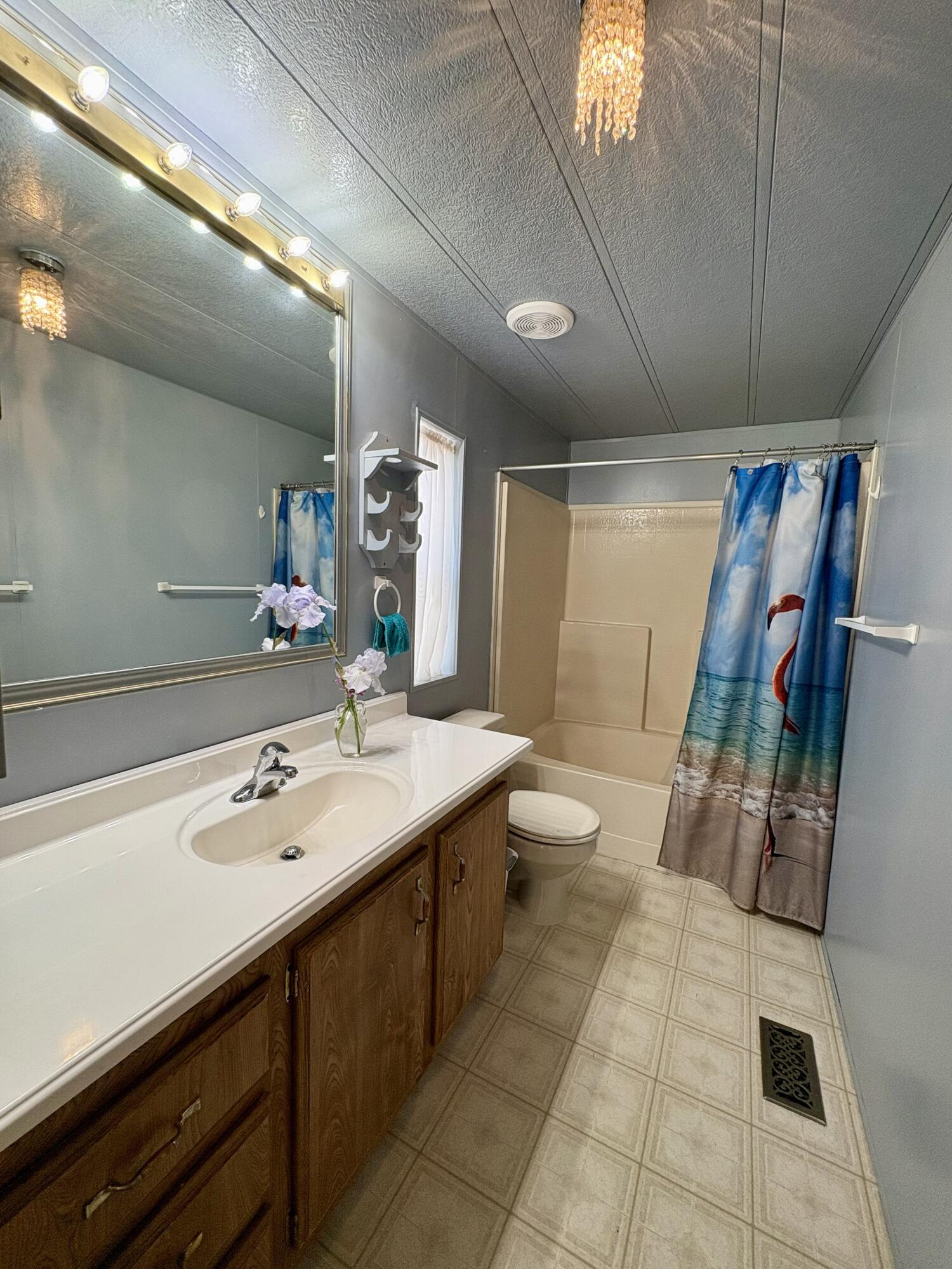 18659 Thomas Road Anderson, CA 96007 - Photo 20 of 45 Primary Bathroom
