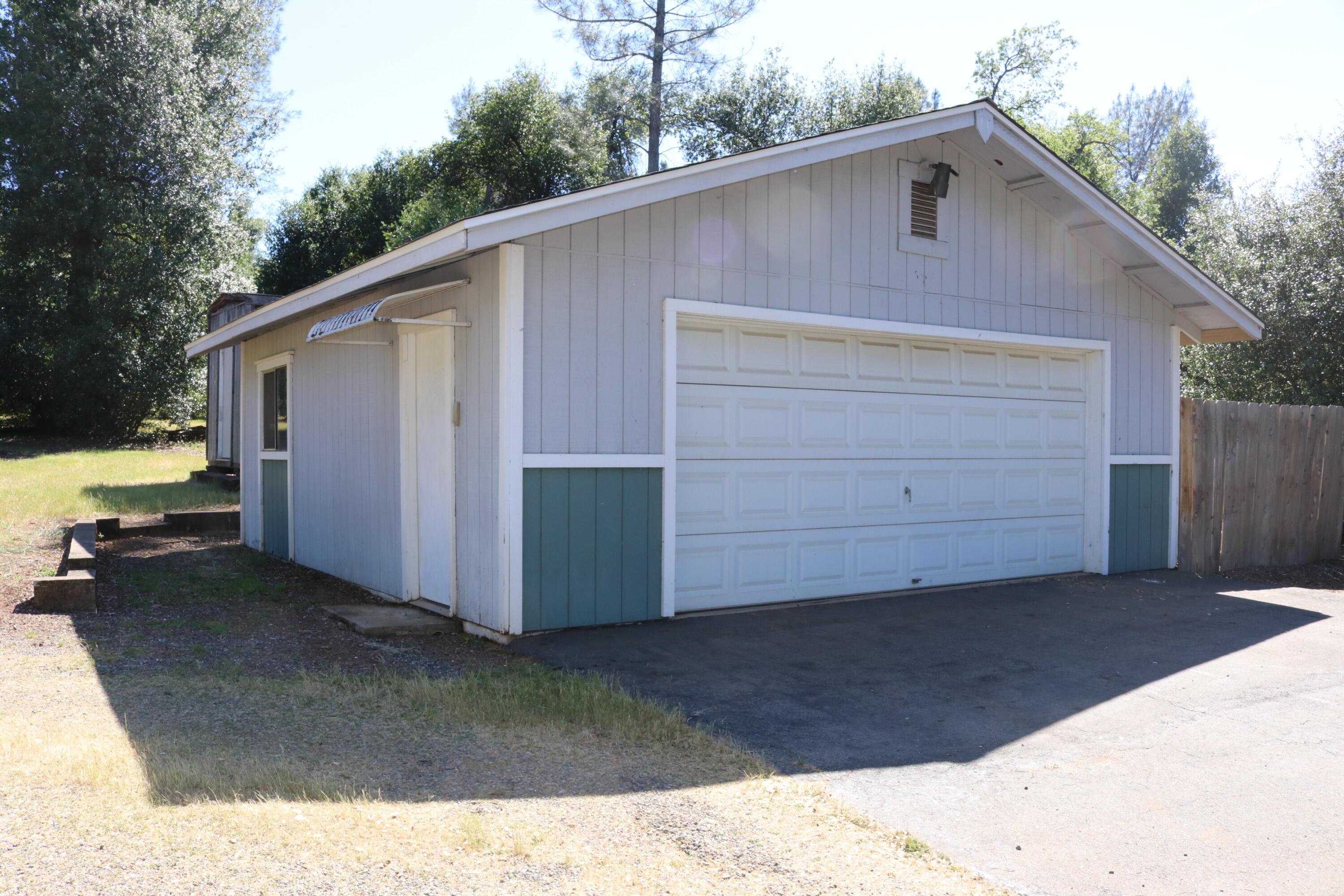 18659 Thomas Road Anderson, CA 96007 - Photo 26 of 45 Detached Garage