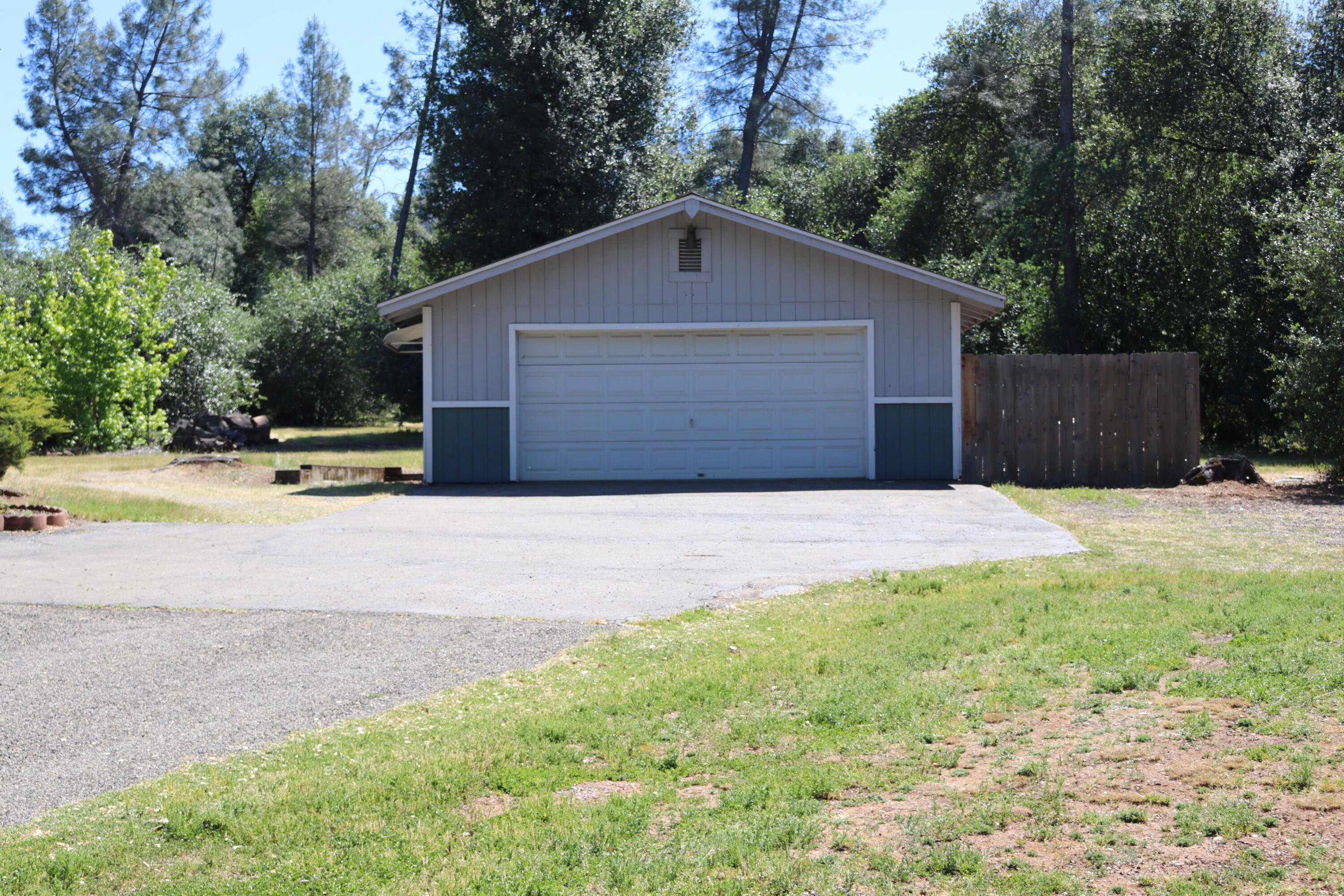 18659 Thomas Road Anderson, CA 96007 - Photo 27 of 45 Detached Garage