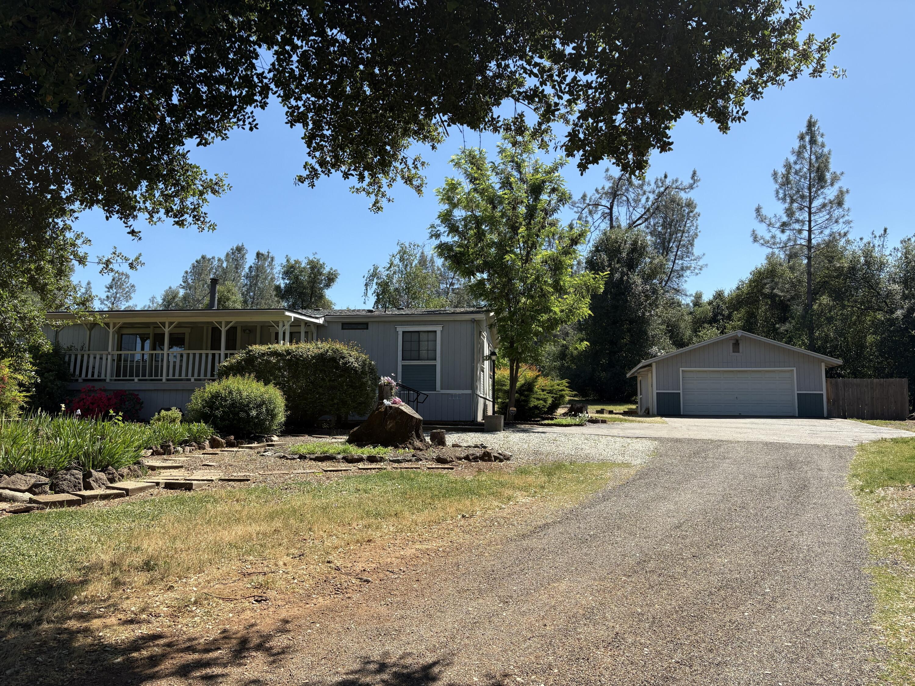 18659 Thomas Road Anderson, CA 96007 - Photo 6 of 45 Home / Detached Garage