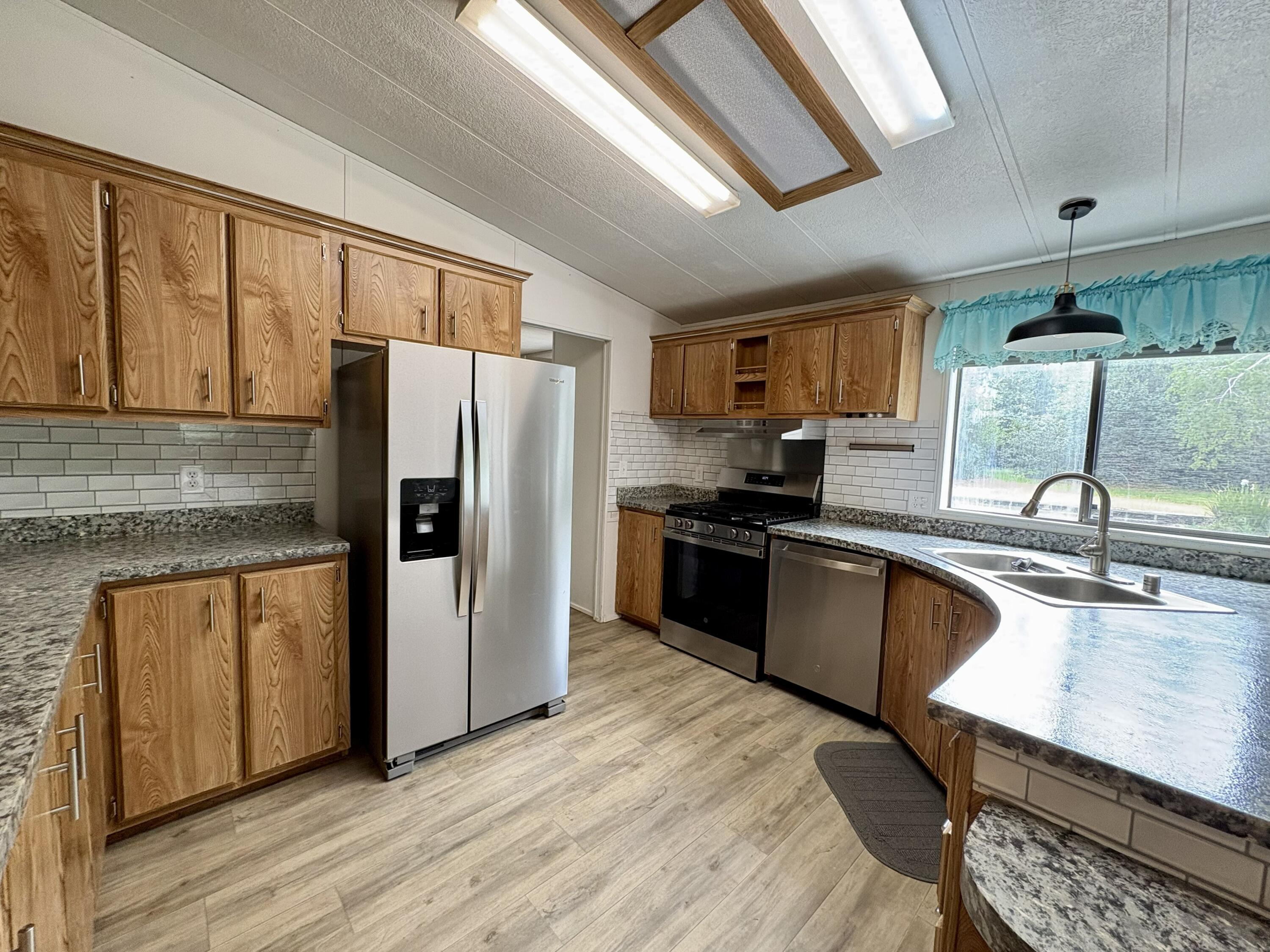 18659 Thomas Road Anderson, CA 96007 - Photo 8 of 45 Renewed Kitchen - New Appliances