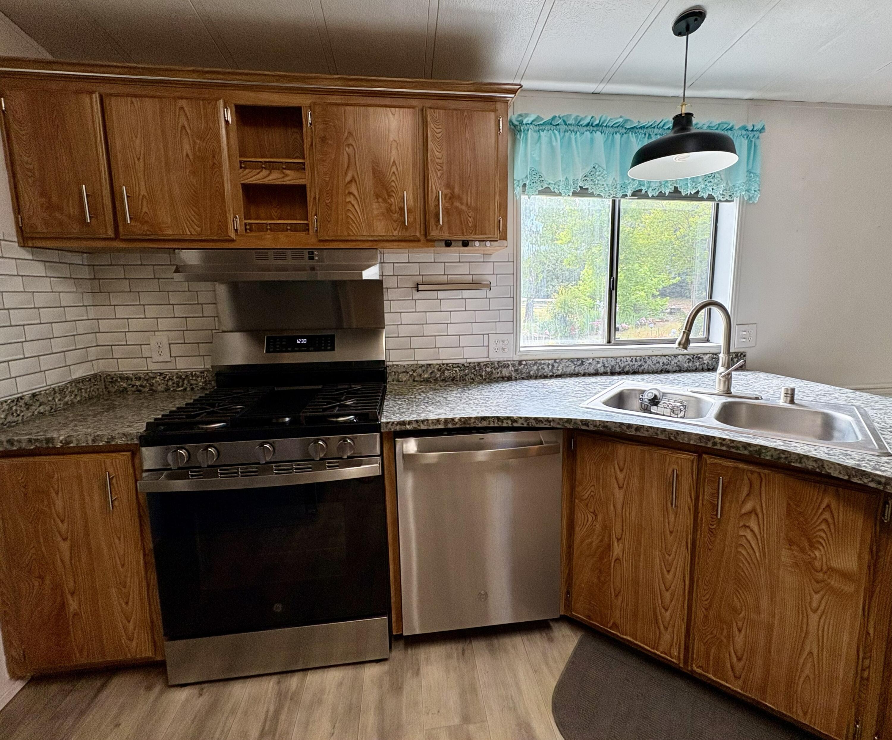 18659 Thomas Road Anderson, CA 96007 - Photo 9 of 45 Renewed Kitchen - New Appliances