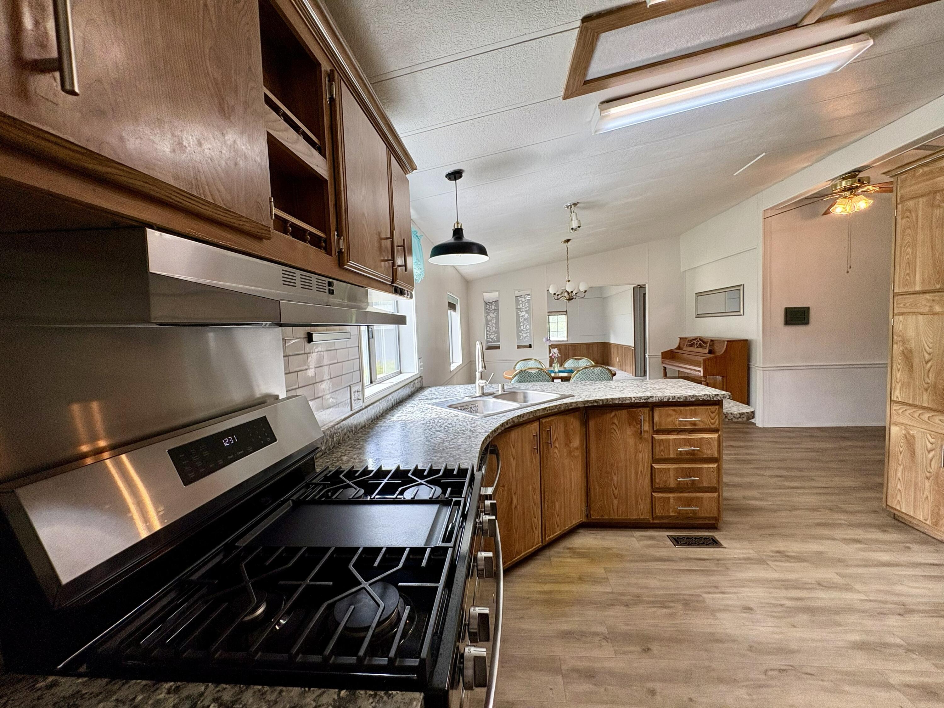 18659 Thomas Road Anderson, CA 96007 - Photo 10 of 45 Kitchen looking into dining area