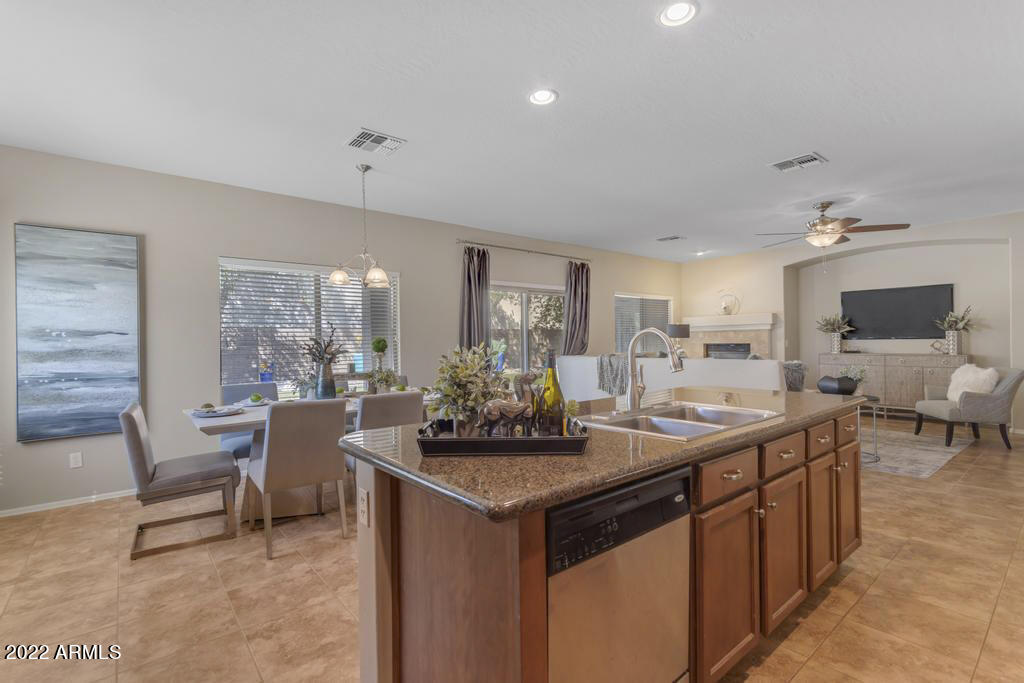 3160 East Blue Ridge Way Gilbert, AZ 85298 - Photo 13 of 43 013BlueRidgeWay001