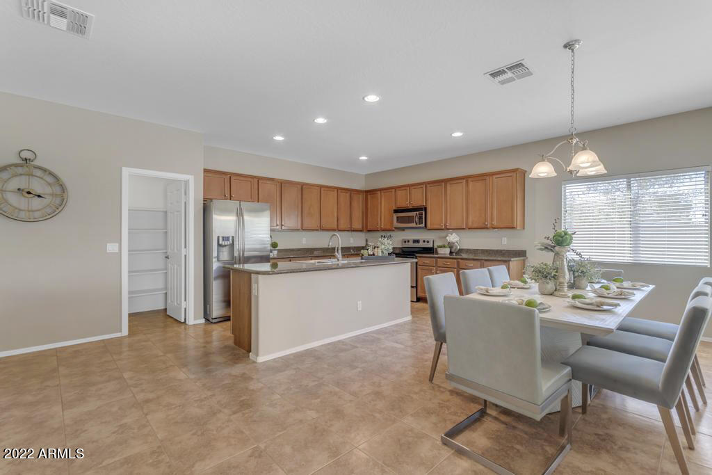 3160 East Blue Ridge Way Gilbert, AZ 85298 - Photo 14 of 43 014BlueRidgeWay001