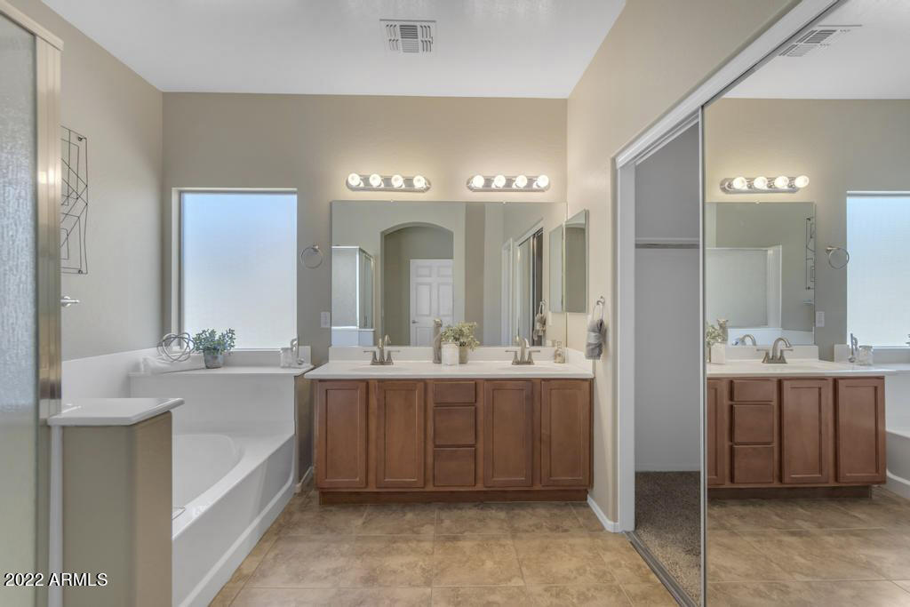 3160 East Blue Ridge Way Gilbert, AZ 85298 - Photo 23 of 43 023BlueRidgeWay001