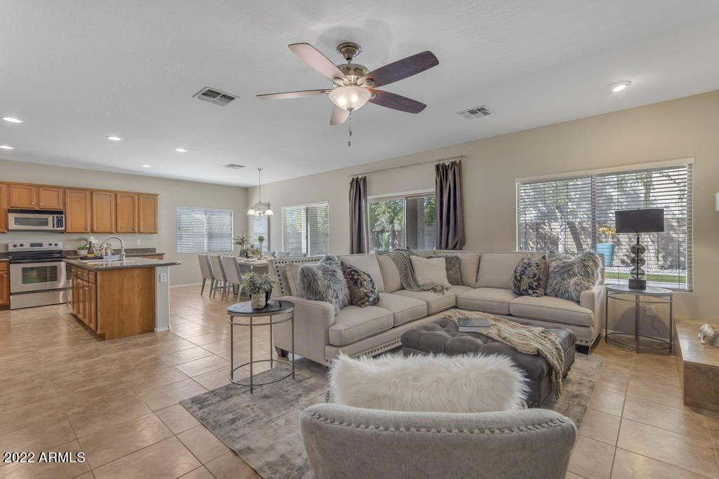 3160 East Blue Ridge Way Gilbert, AZ 85298 - Photo 3 of 43 003BlueRidgeWay001