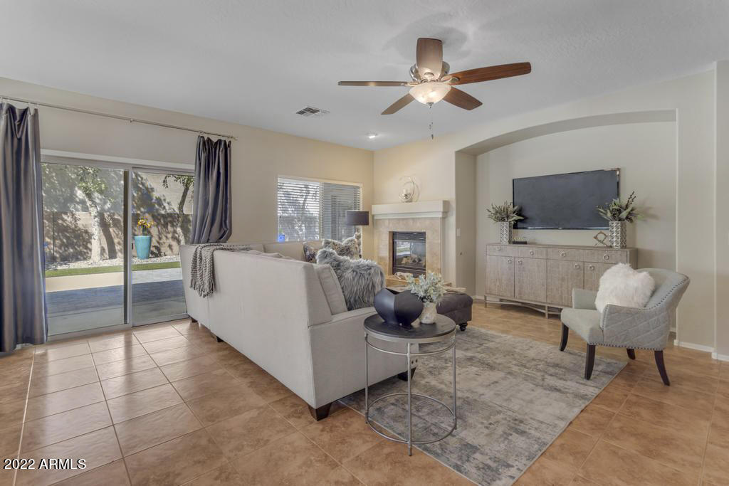 3160 East Blue Ridge Way Gilbert, AZ 85298 - Photo 4 of 43 004BlueRidgeWay001