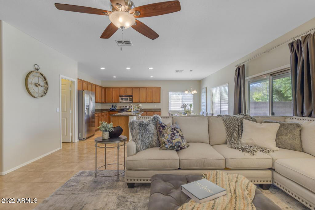 3160 East Blue Ridge Way Gilbert, AZ 85298 - Photo 7 of 43 007BlueRidgeWay001