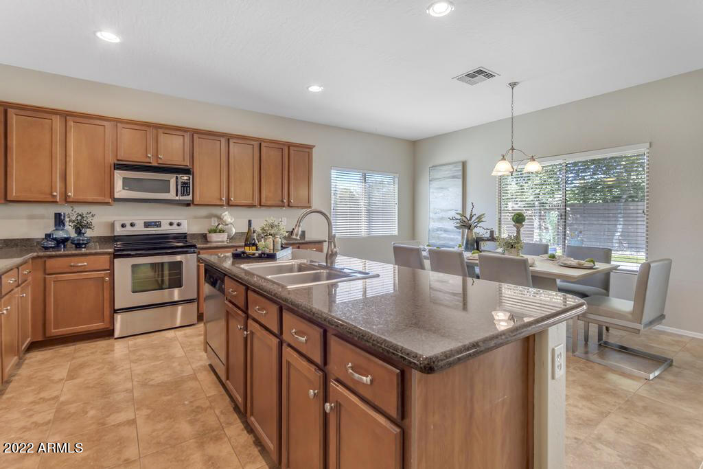 3160 East Blue Ridge Way Gilbert, AZ 85298 - Photo 9 of 43 009BlueRidgeWay001