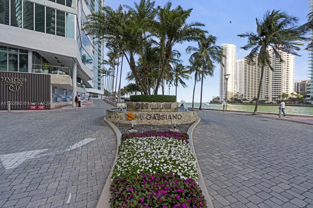 325 South Biscayne Boulevard, Unit 2118 Miami, FL 33131 - Photo 20 of 22 a outdoor space with lots of palm trees
