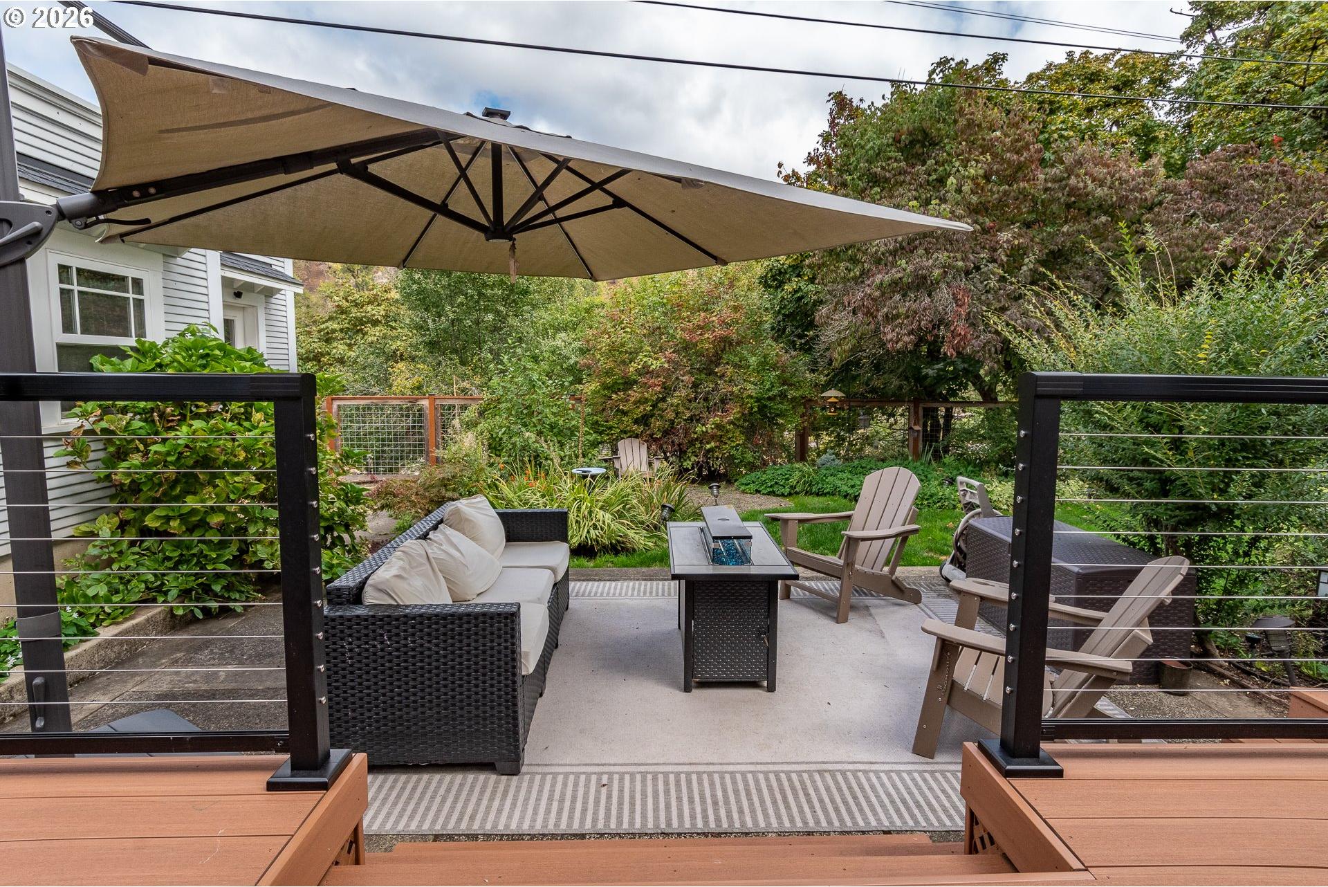 325 West Riverside Drive Roseburg, OR 97470 - Photo 35 of 48 Patio