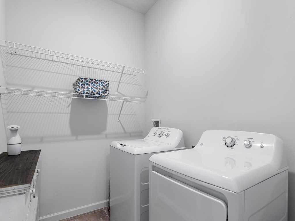 2040 Amazon Way Southwest Vero Beach, FL 32962 - Photo 18 of 35 a utility room with dryer and washer