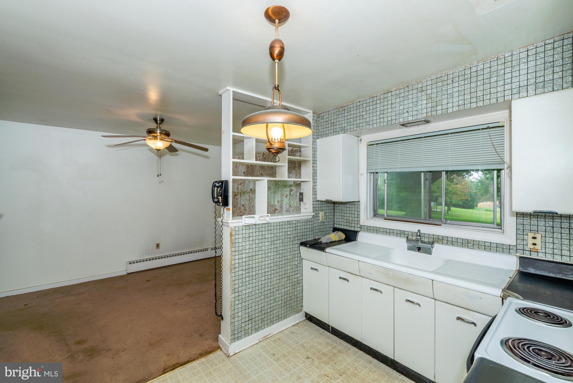 8 Gable Park Road Lancaster, PA 17603 - Photo 7 of 24 Kitchen - Dining