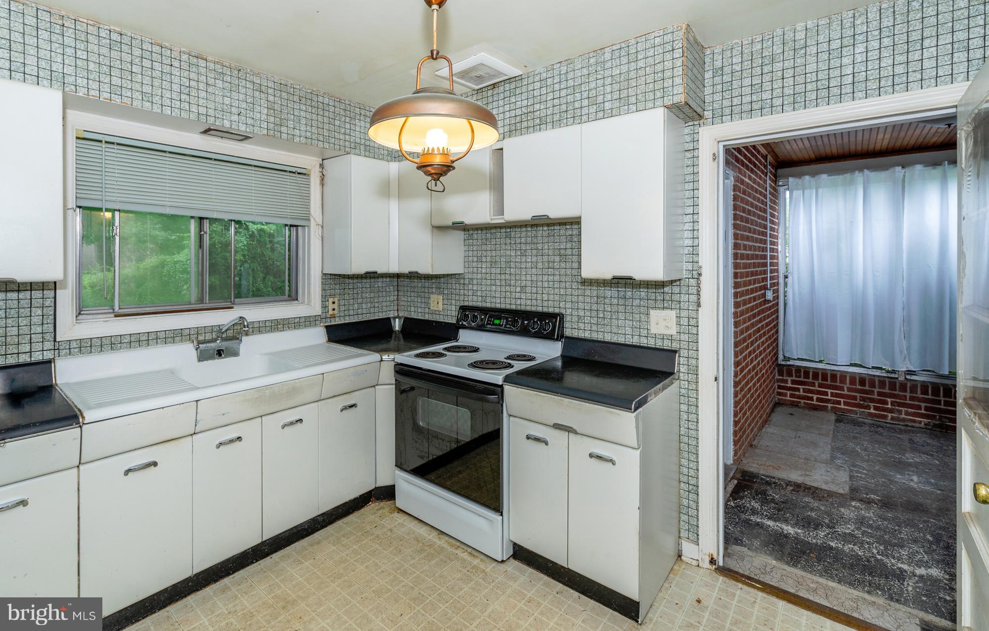 8 Gable Park Road Lancaster, PA 17603 - Photo 8 of 24 Kitchen