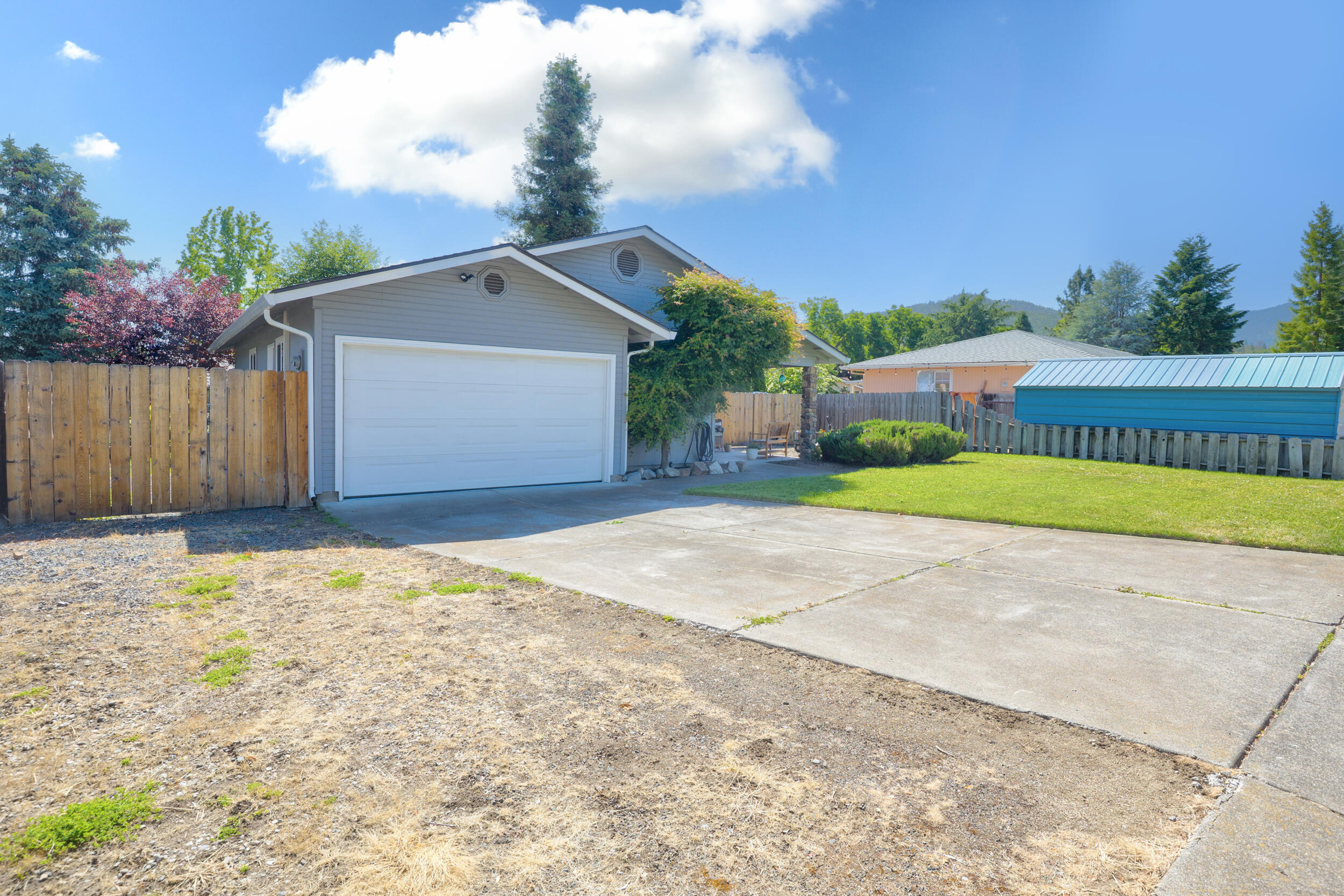 539 James Street Talent, OR 97540 - Photo 3 of 27 1_0r1a8990b_1b_2b_3b_4b