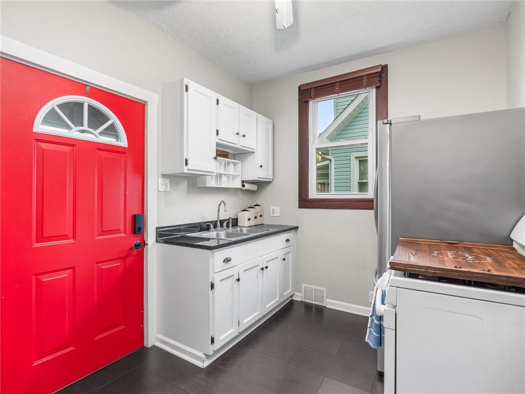 258 Wayne Street Baden, PA 15005 - Photo 11 of 27