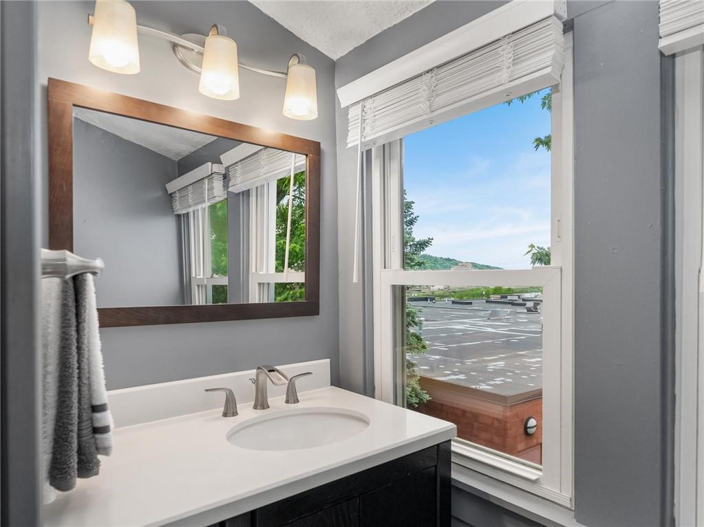 258 Wayne Street Baden, PA 15005 - Photo 17 of 27