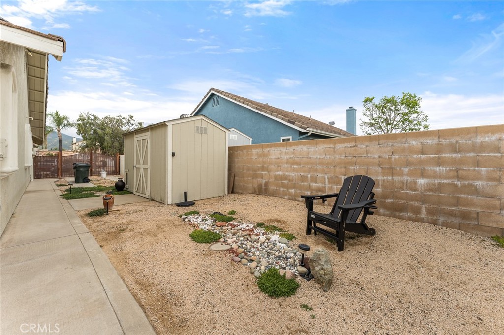 4021 North Larkspur Avenue Rialto, CA 92377 - Photo 29 of 40 a backyard of a house with table and chairs