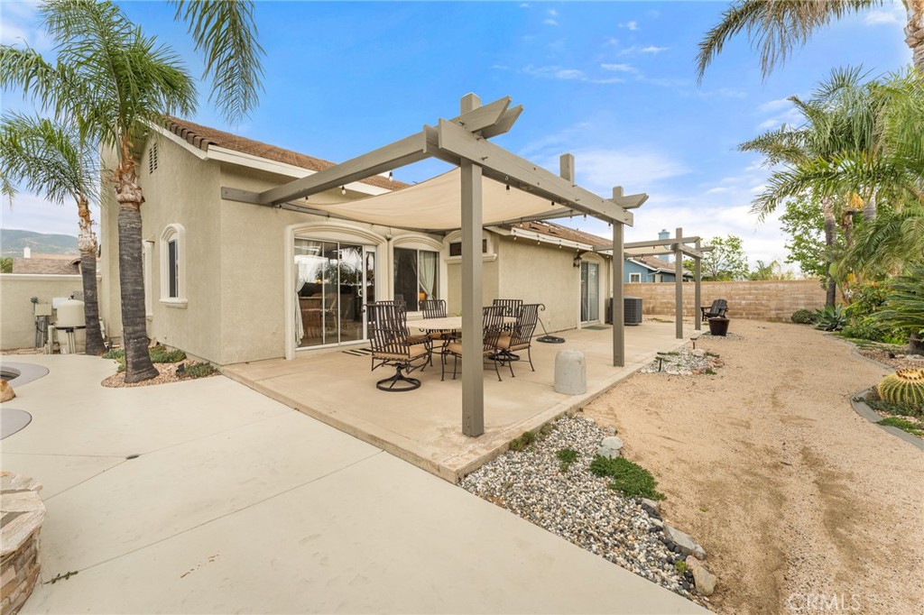 4021 North Larkspur Avenue Rialto, CA 92377 - Photo 31 of 40 a view of a house with backyard and sitting area