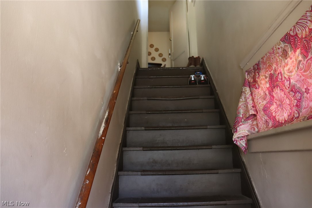 942 Alhambra Road Cleveland, OH 44110 - Photo 7 of 33 View of staircase