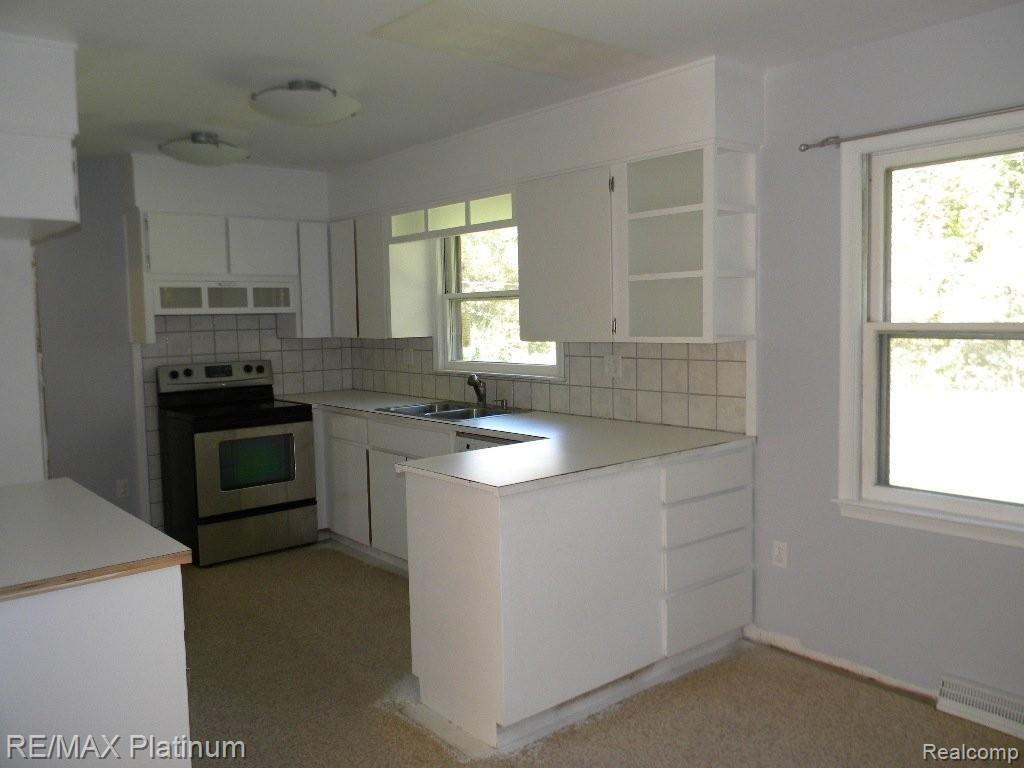 750 Henderson Road Howell, MI 48855 - Photo 8 of 25 Kitchen