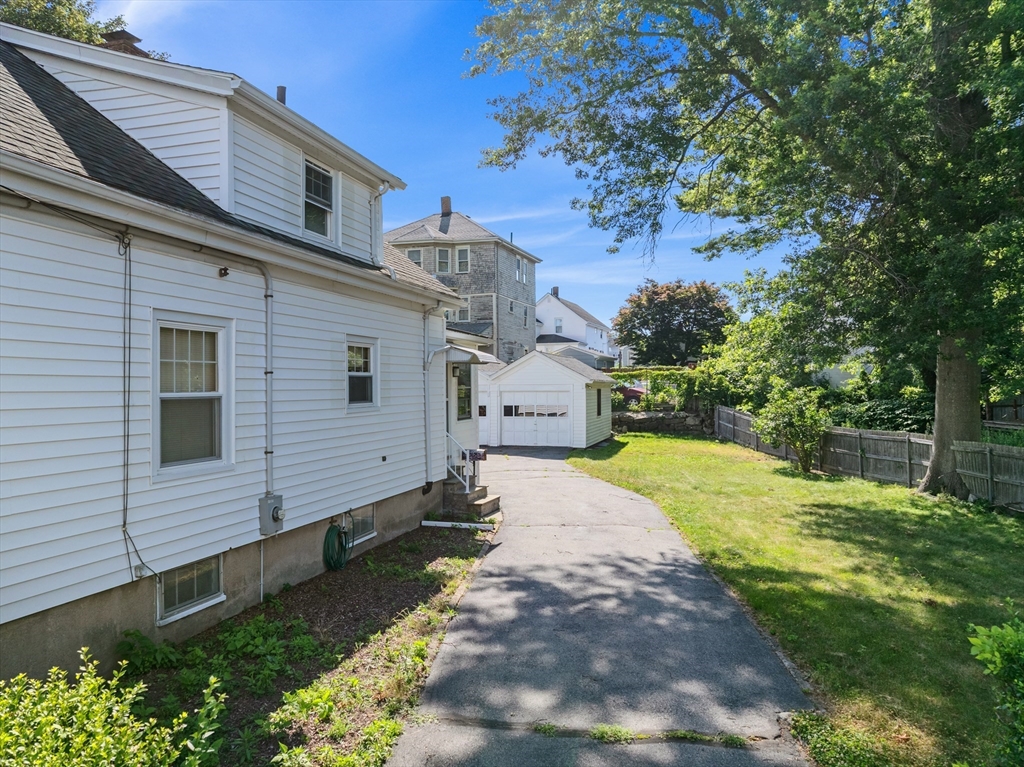 38 Farnham Street Fall River, MA 02720 - Photo 3 of 30 Gallery Image 3