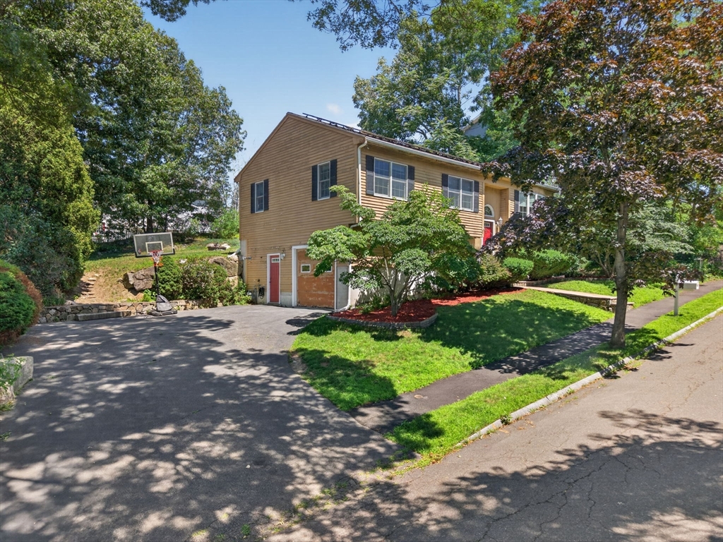 65 Phaeton Rock Road Lynn, MA 01904 - Photo 2 of 38