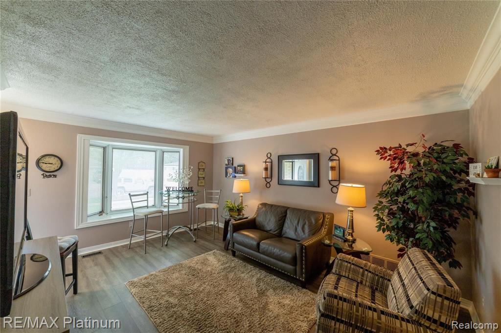 624 Buckingham Road Canton, MI 48188 - Photo 2 of 28