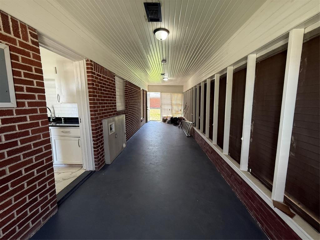 2133 Edwin Street Fort Worth, TX 76110 - Photo 13 of 15 Utility/sunroom
