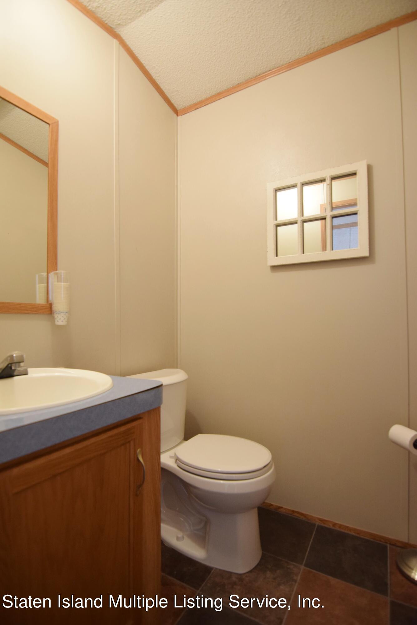 2701 Goethals Road North, Unit C2 Staten Island, NY 10303 - Photo 14 of 20 (14) HALF BATH