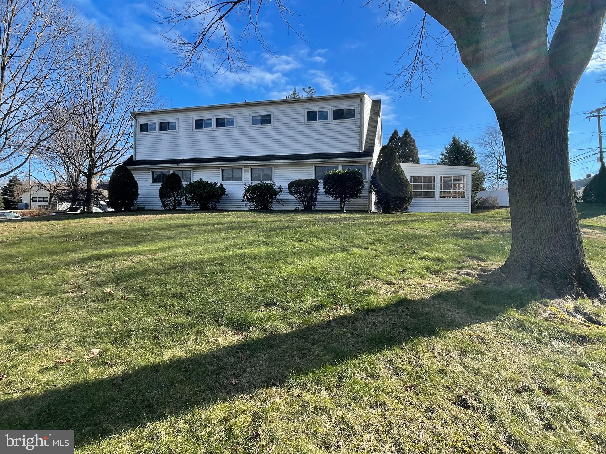 63 Fallenrock Road Levittown, PA 19056 - Photo 4 of 49