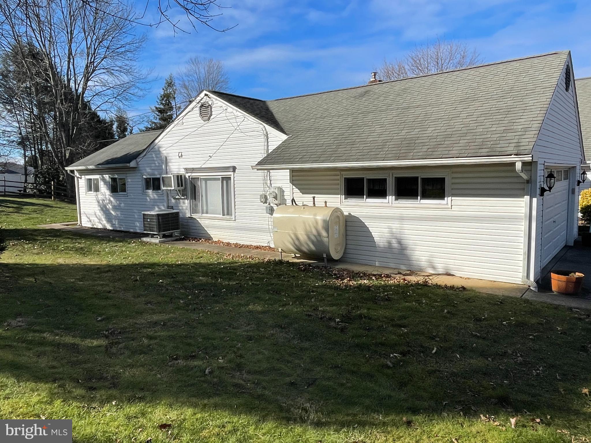 63 Fallenrock Road Levittown, PA 19056 - Photo 6 of 49