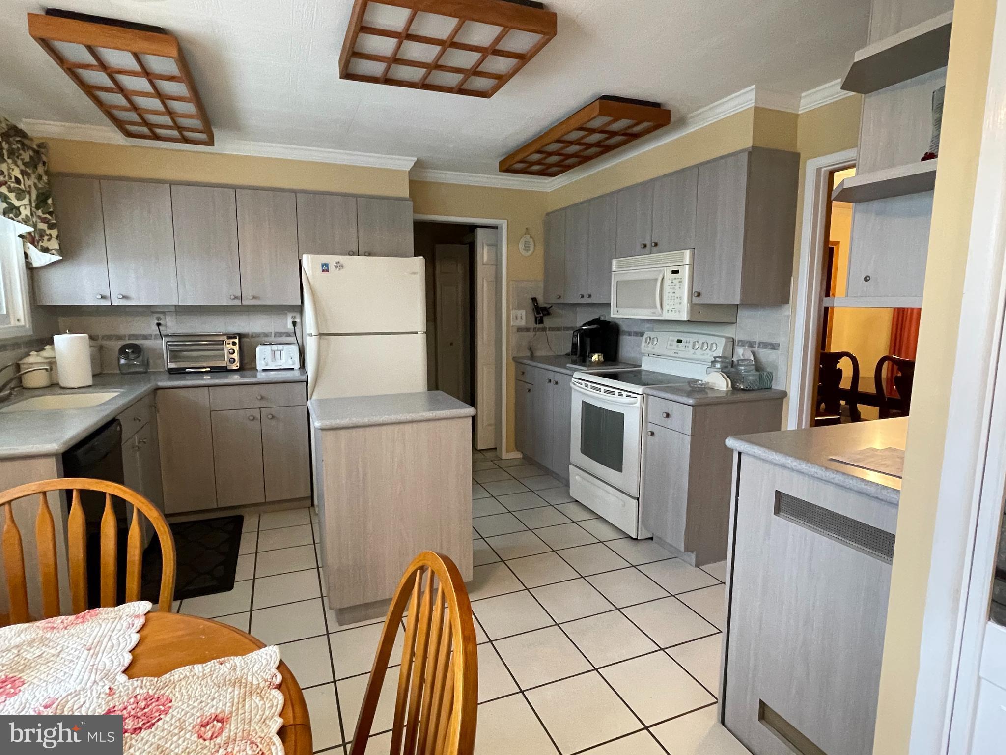 63 Fallenrock Road Levittown, PA 19056 - Photo 10 of 49