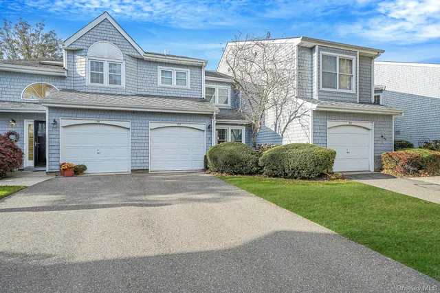 $615,000 | 113 Lakebridge Drive North, Kings Park, NY 11754