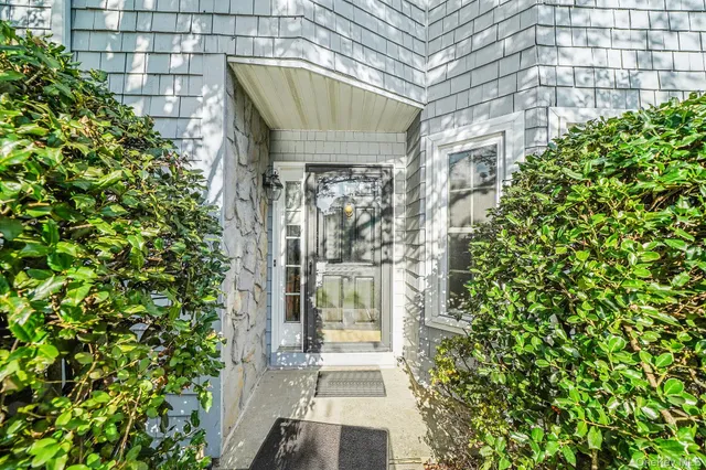 $615,000 | 113 Lakebridge Drive North, Kings Park, NY 11754